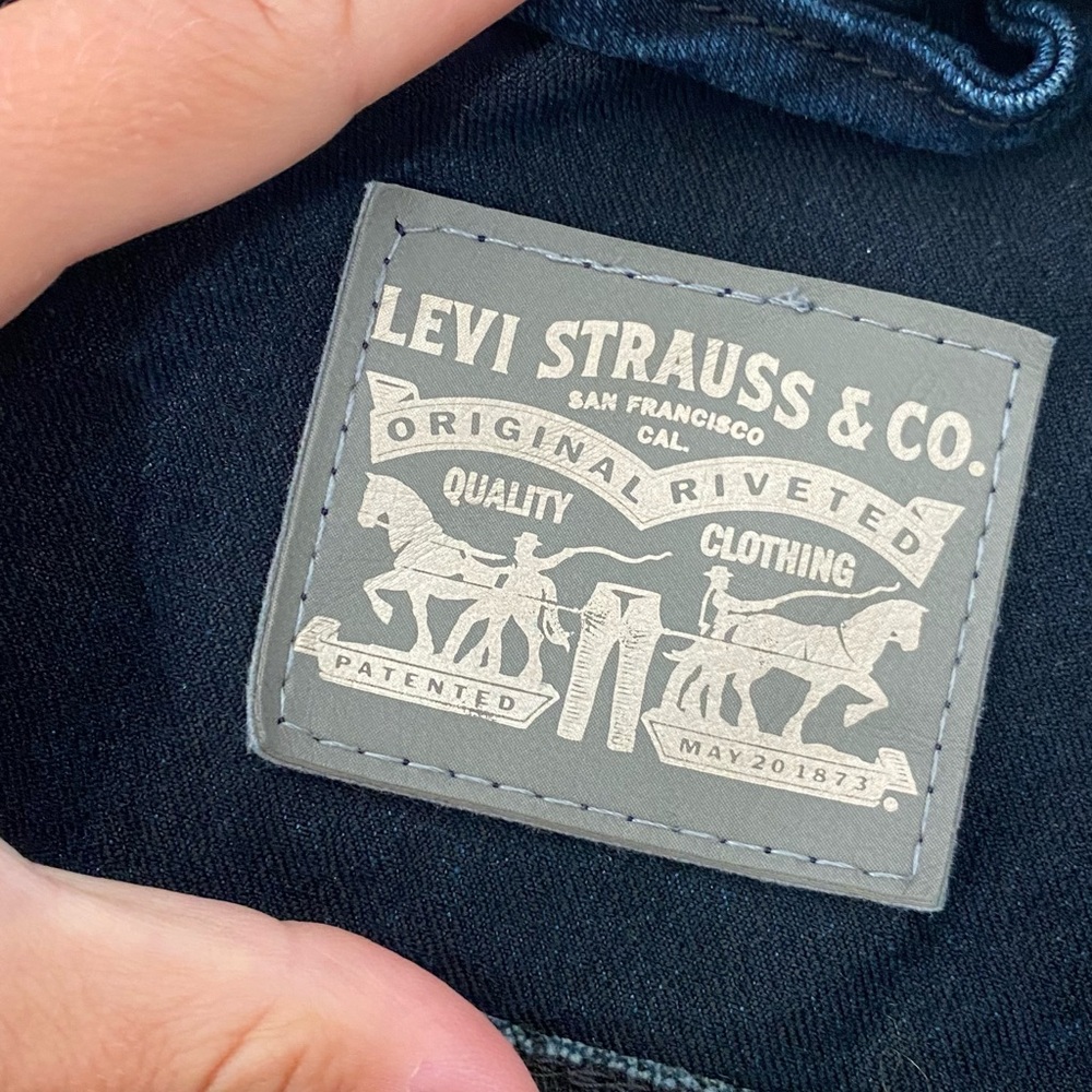 Levi Jean Jacket dark blue black sleeves Small